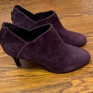Bandolino burgundy suede booties size 7.5